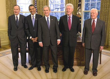 Schuldenmacher oder Wachstumshelfer? George Bush sen., Barack Obama, George W. Bush, Bill Clinton und Jimmy Carter im Oval Office.