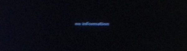 Informationstafeln am Flughafen Zürich: "no information".